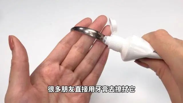 女生长期佩戴“银手镯”，对身体到底好不好呢？医生告诉您实情