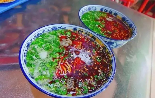 风靡兰州的牛肉面，为啥火不过兰州拉面？3个原因很无奈也很现实