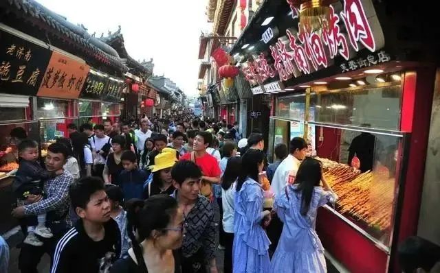 风靡兰州的牛肉面，为啥火不过兰州拉面？3个原因很无奈也很现实