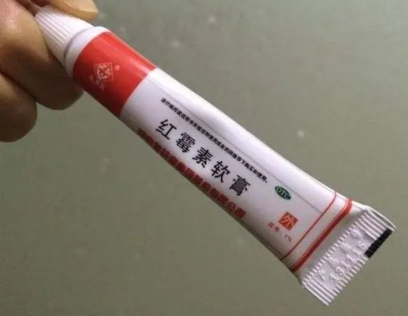 红霉素软膏，在眼部涂两下，会发生哪些变化？建议了解一下