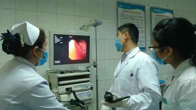 男医生给女性做“肠镜”检查，会尴尬吗？别害羞，亲历者说出感受
