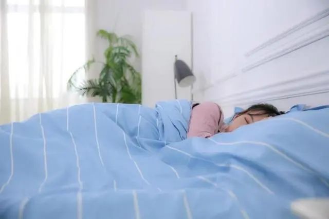 “晚上起夜”和“不起夜”，哪种人更健康？
