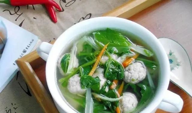 医生：早晨是养肝“黄金期”，多吃4种食物，或助保护肝脏健康