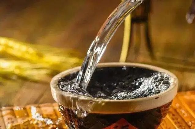 每天喝少量白酒，除了对降血糖有帮助外，身体还会出现哪些变化？