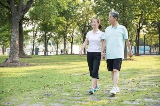 60岁到70岁的老人，每天走多少步合适，不要太逞强