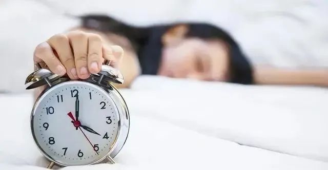 午睡可能影响寿命健康！医生提醒：年过50，午睡“三不要”得牢记