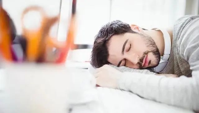 午睡可能影响寿命健康！医生提醒：年过50，午睡“三不要”得牢记