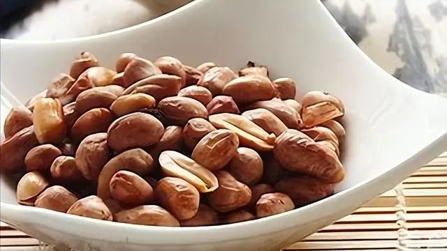 吃花生，能养生？研究发现：花生能让血管更健康，怎么吃才正确？