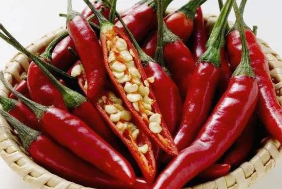 胃病的“发物”或不是辣椒？提醒：真正要少吃的，或是这4种食物
