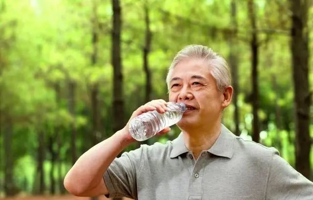 30多年清淡饮食，却吃出一身毛病，50岁之后，四种肉要舍得吃