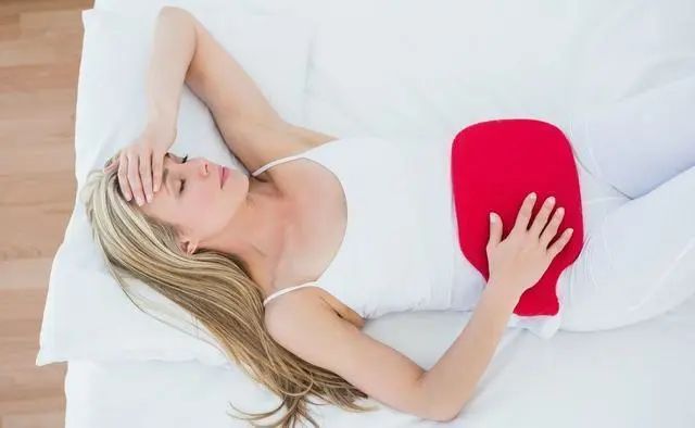 女性睡前，将风油精滴进肚脐内，一段时间后，身体会发生哪些改变