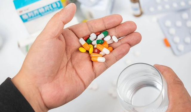 糖尿病人不能吃馒头？医生提醒：想要血糖稳定，不能吃的是这两物