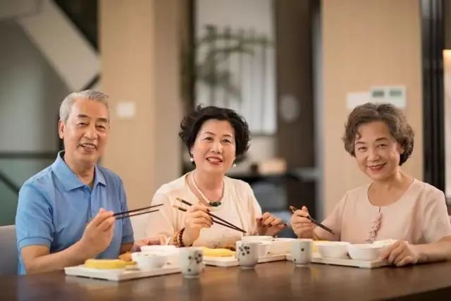 “吃得少，活得久”？饭量越小，衰老速度越慢吗？医生说出大实话