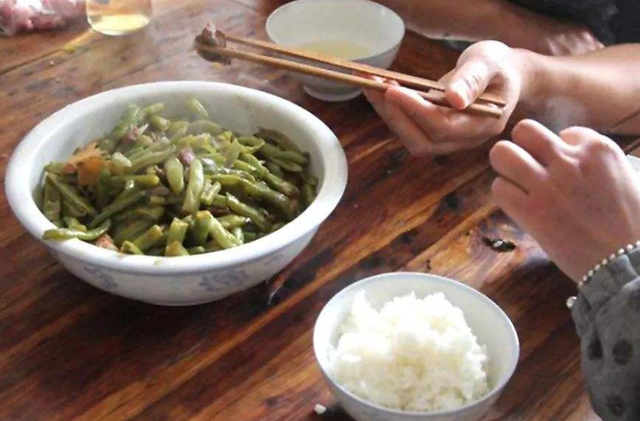血糖高的人，饭后有3种表现，若还没出现，或说明血糖控制很好