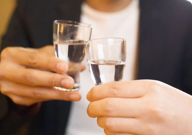 经常喝酒，但不多喝，每次不超过2两，这对身体是好事还是坏事？
