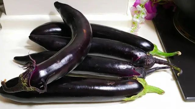 高血脂能吃豆腐吗？医生：6种降脂食物常吃，血脂或会悄悄下降