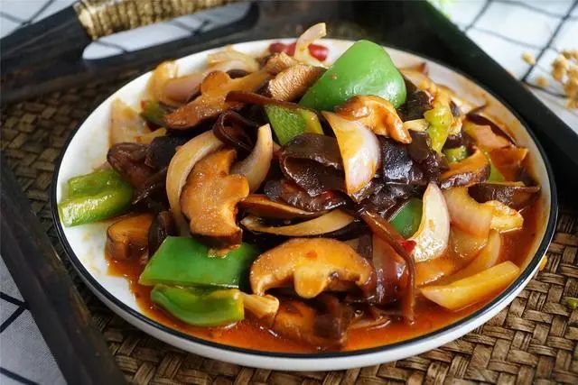 高血脂能吃豆腐吗？医生：6种降脂食物常吃，血脂或会悄悄下降