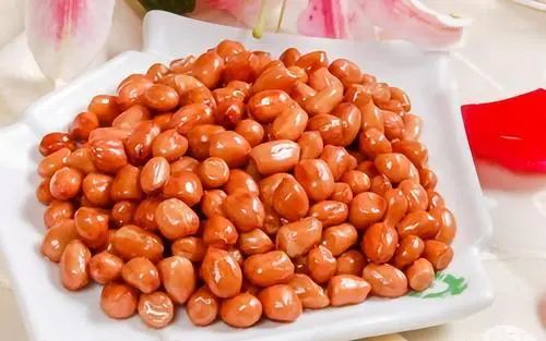 喝酒时为啥不能碰花生米？医生：喝酒尽量少吃这4种“下酒菜”
