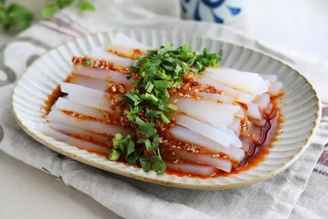 喝酒时为啥不能碰花生米？医生：喝酒尽量少吃这4种“下酒菜”