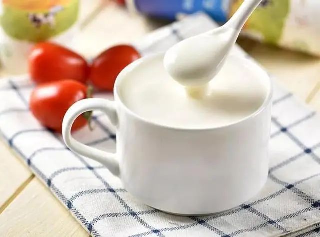 喝酒时为啥不能碰花生米？医生：喝酒尽量少吃这4种“下酒菜”