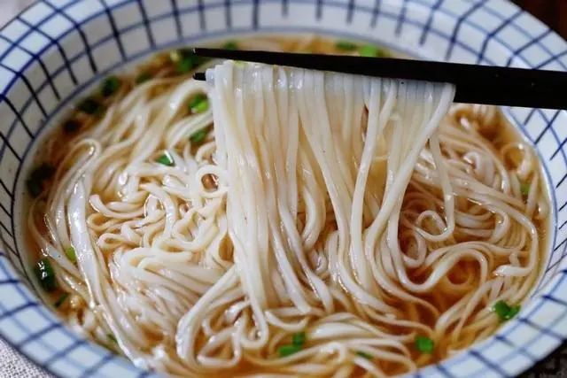 血脂高的人或是面条吃多了？建议：想降脂的人，2种食物最好少吃