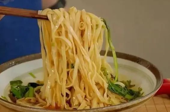 血脂高的人或是面条吃多了？建议：想降脂的人，2种食物最好少吃