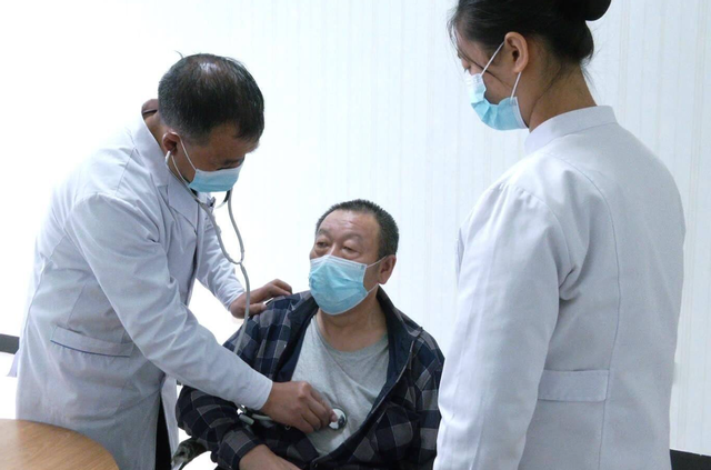 长期吃阿托伐他汀和阿司匹林，出现3种情况建议及时停药，了解下
