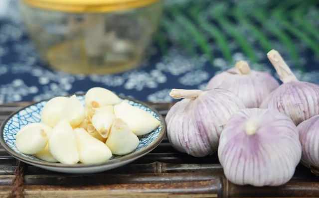 胃病不能吃“馒头”？医生建议：想要养胃，尽量避开这4种食物