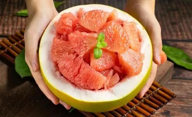 吃什么水果降血糖最快？医生推荐“6种”水果，或可降糖还控糖