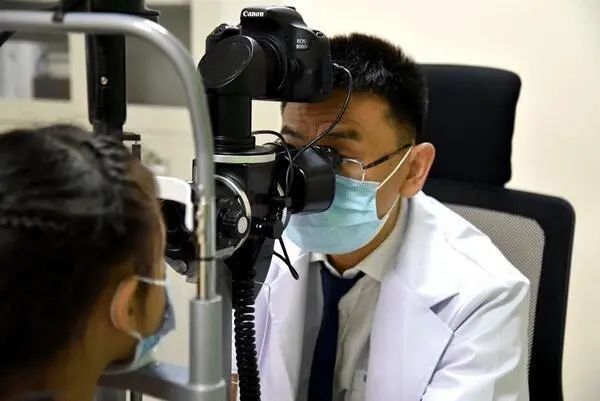 为啥医生不做近视眼手术呢？真的有后遗症吗？眼科医生说出大实话
