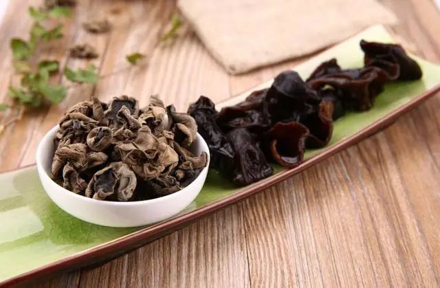 癌症人数逐渐增多？转告父母：7种自带“毒素”的蔬菜，务必焯水