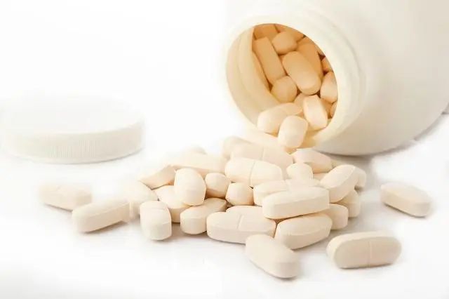 什么时间吃钙片，补钙效果最好？医生提醒：正确补钙牢记2大原则