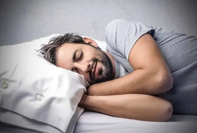 肝硬化，不能吃蜂蜜？医生提醒：真正不能吃的，是这4种食物