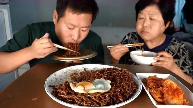 血压高，不能喝“绿茶”吗？医生呼吁：稳定血压，“3水”请少喝