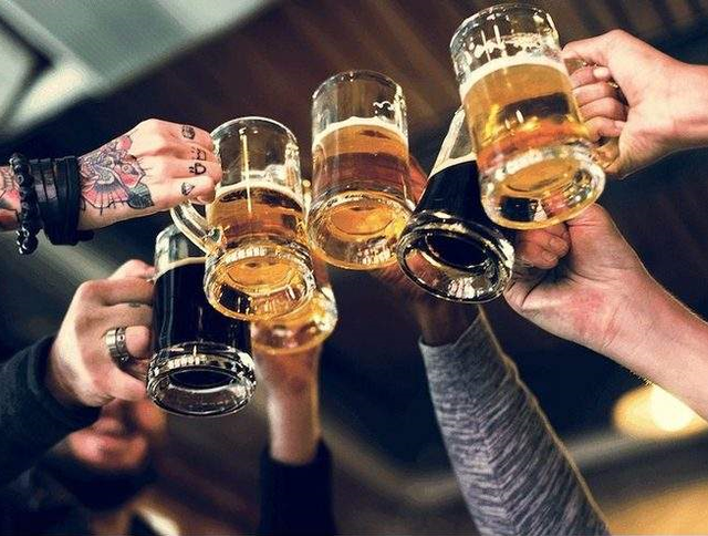饮酒不过量就没事？医生提醒：这4类人最好做到“滴酒不沾”
