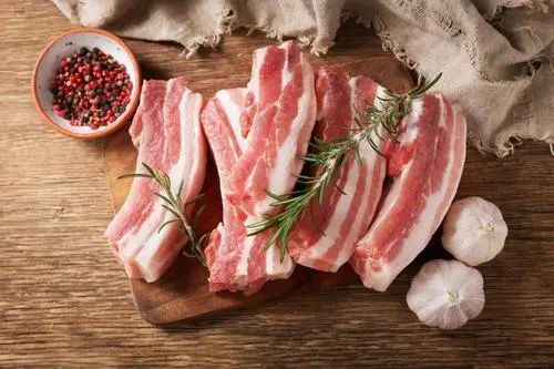 猪肉含有激素，吃多了有害健康？医生：猪的这6个部位，建议少吃