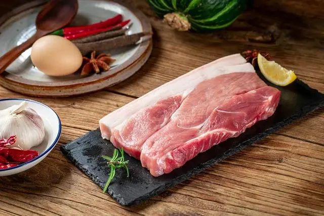 猪肉含有激素，吃多了有害健康？医生：猪的这6个部位，建议少吃