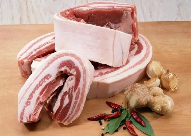 猪肉含有激素，吃多了有害健康？医生：猪的这6个部位，建议少吃