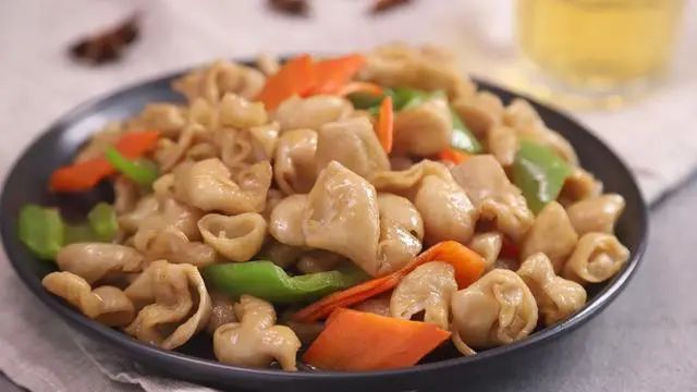 猪肉含有激素，吃多了有害健康？医生：猪的这6个部位，建议少吃