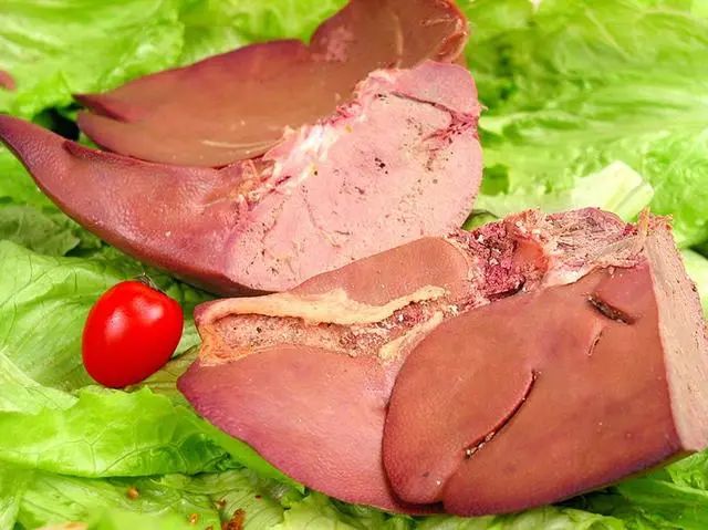 猪肉含有激素，吃多了有害健康？医生：猪的这6个部位，建议少吃