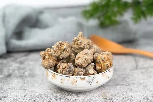 每天喝点三七粉，养生保健不生病？辟谣：三七只有这几方面作用