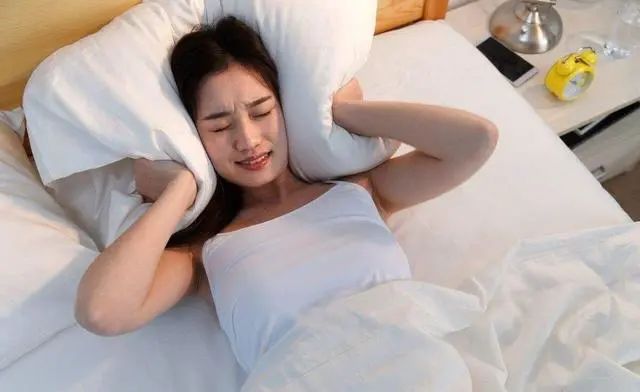 为啥一到凌晨3、4点就早醒？内科主任：身体这2处可能“堵”了