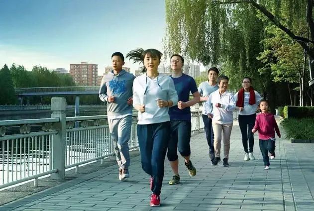每天早起跑步，跑多少公里合适？提醒：把握分寸是很重要