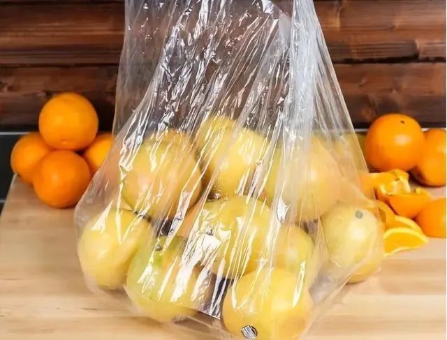 装菜塑料袋放进冰箱，等于“慢性自杀”会致癌？实验揭晓真相