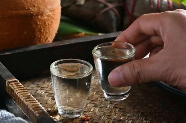 呼吁停止食用，比味精还伤骨骼，提醒家人：尽早撤下餐桌