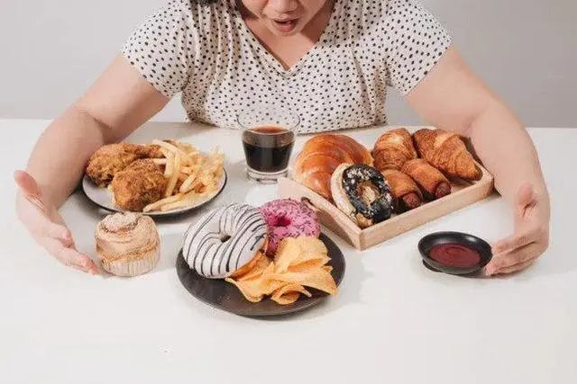 血压高不能吃洋葱？专家：要想血压稳定，应当远离这3物