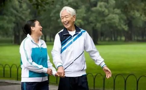 年龄越大，越要多走路？过了60岁，每天走多少步合适？不妨了解下