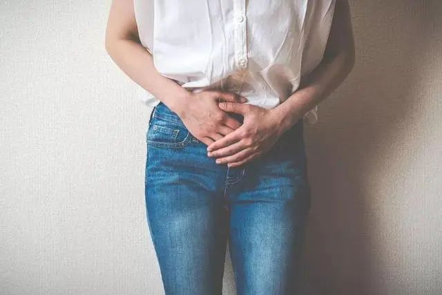 女性衰老时，“下半身”或会通风报信，假如都不占，恭喜，不算老