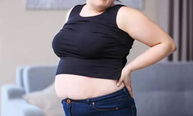 女性衰老时，“下半身”或会通风报信，假如都不占，恭喜，不算老