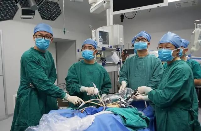为什么手术时，医生切开的伤口不会流血呢？答案可能你都想象不到